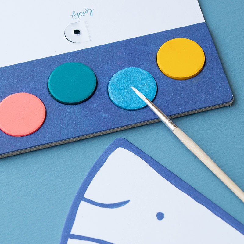 Actividad de pintar móvil y acuarelas